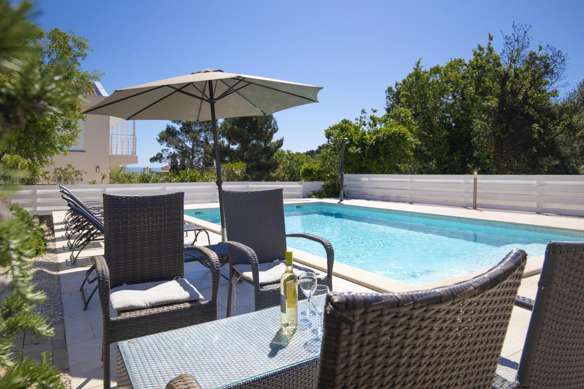 Villa Bella - Beautiful And Modern House With Pool, Souna, Jacuzzi & Playground, Liznjan - Istra Bagian luar foto