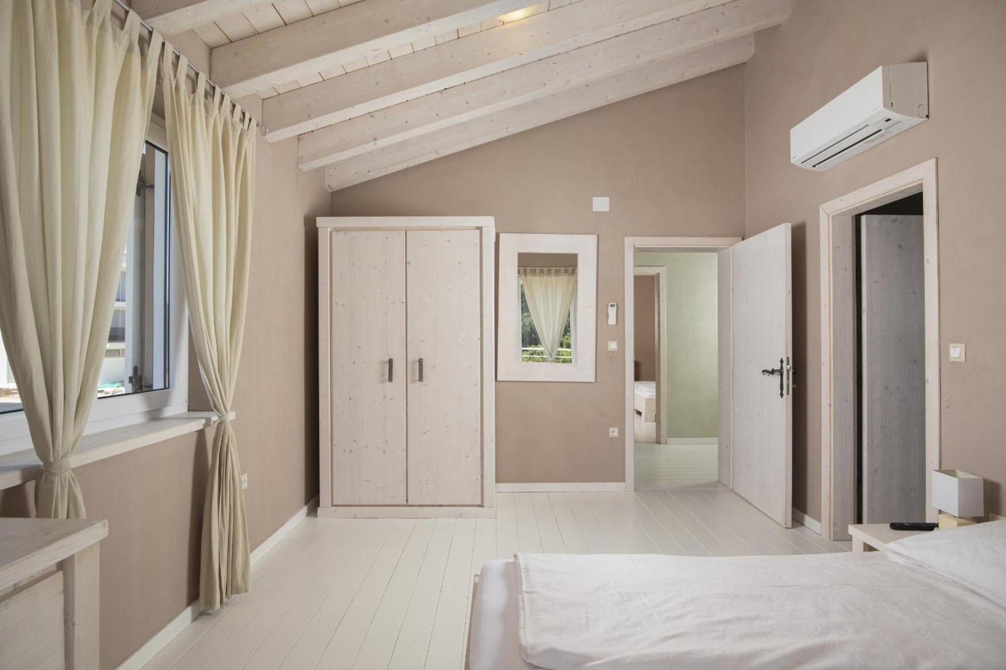 Villa Bella - Beautiful And Modern House With Pool, Souna, Jacuzzi & Playground, Liznjan - Istra Bagian luar foto