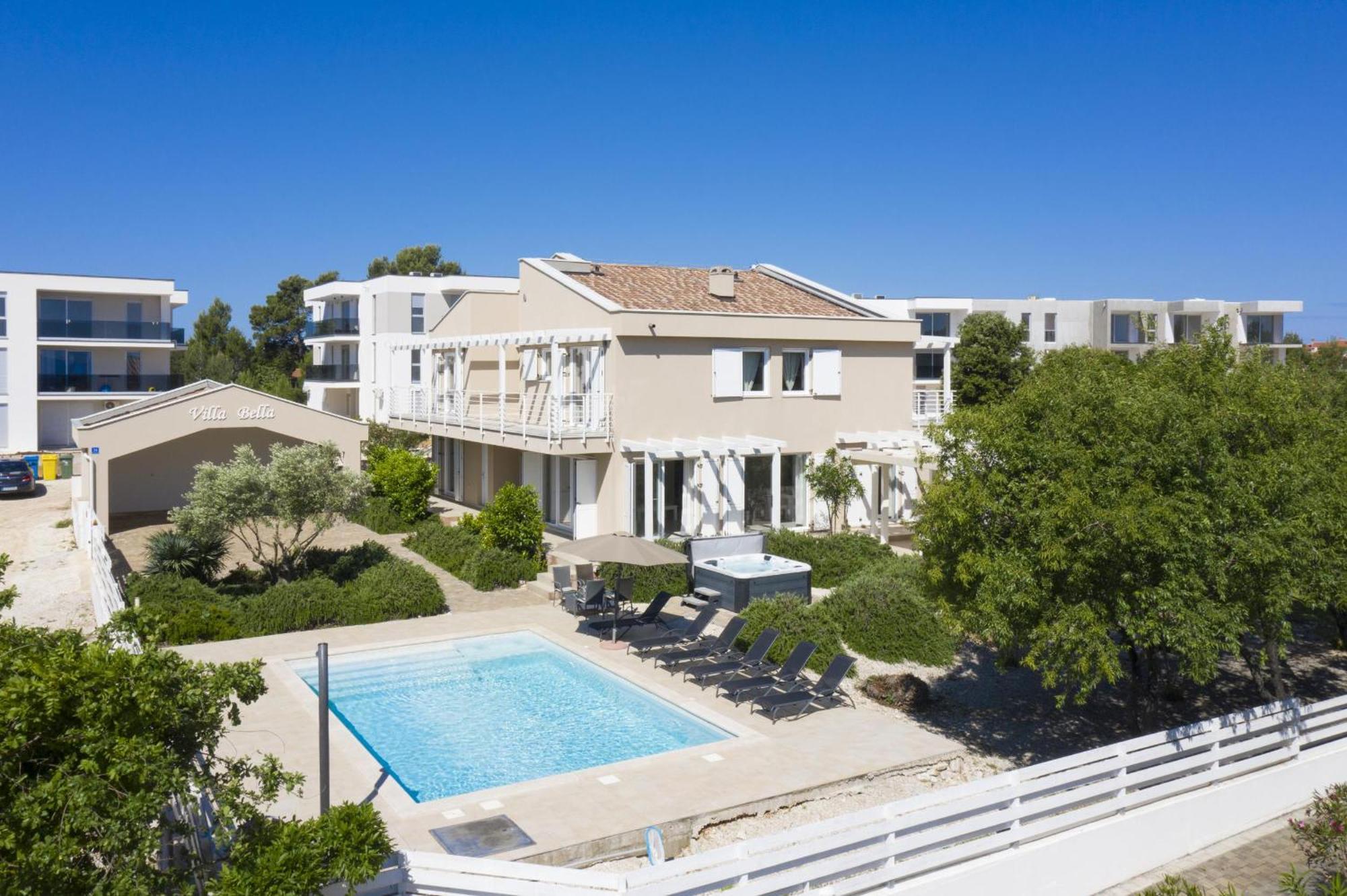 Villa Bella - Beautiful And Modern House With Pool, Souna, Jacuzzi & Playground, Liznjan - Istra Bagian luar foto