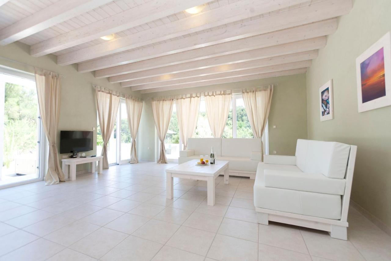 Villa Bella - Beautiful And Modern House With Pool, Souna, Jacuzzi & Playground, Liznjan - Istra Bagian luar foto