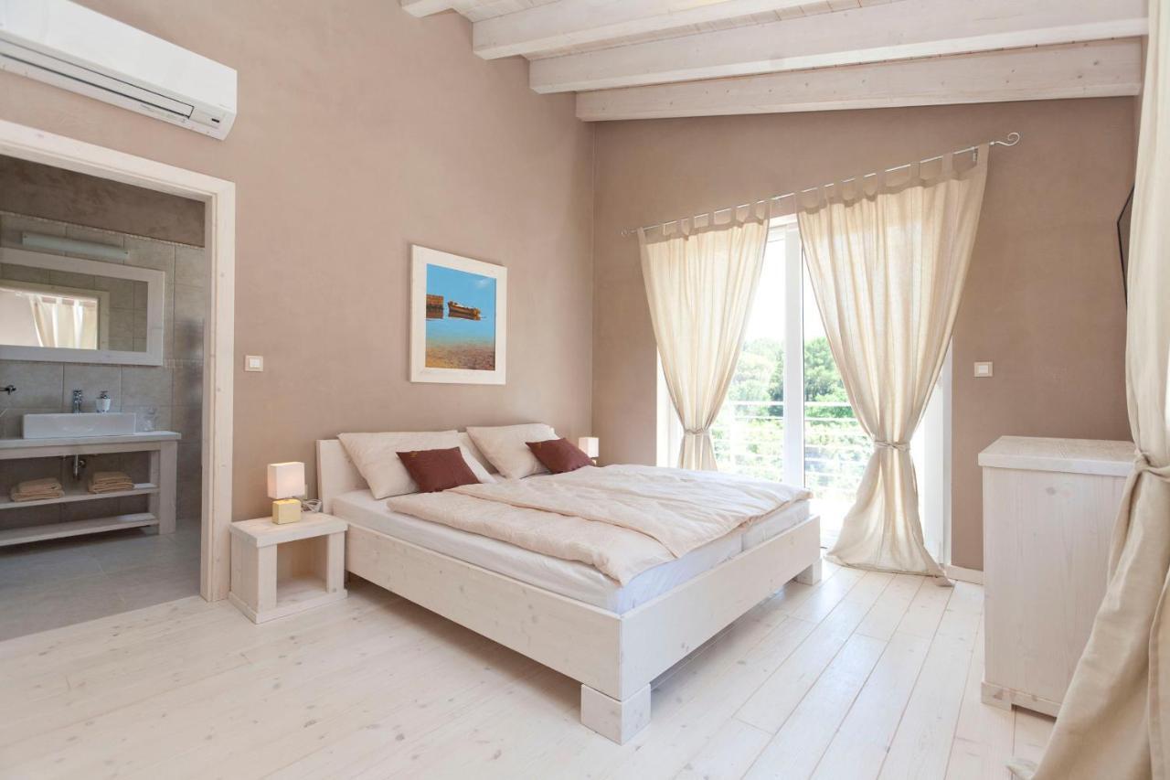 Villa Bella - Beautiful And Modern House With Pool, Souna, Jacuzzi & Playground, Liznjan - Istra Bagian luar foto