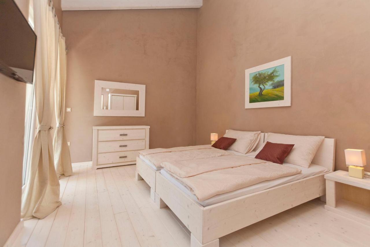 Villa Bella - Beautiful And Modern House With Pool, Souna, Jacuzzi & Playground, Liznjan - Istra Bagian luar foto